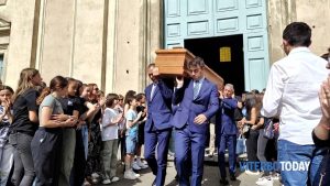 Sara Petracca, l'addio dei suoi ragazzi: "Grazie prof, ci mancheranno i tuoi abbracci e il tuo entusiasmo"