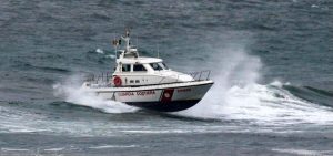 Tragedia sul litorale, un uomo muore annegato davanti alla compagna