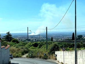 Roma, incendio a Capannelle. Fumo visibile dai Castelli romani