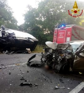 Incidente sulla Braccianese Claudia, scontro tra furgone e auto: tre feriti