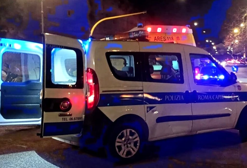Incidente a Roma, scontro auto moto. Morto motociclista di 34 anni