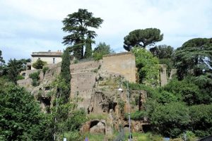 “Rupe Tarpea”, partiti i lavori: riapertura del giardino prevista entro l’estate