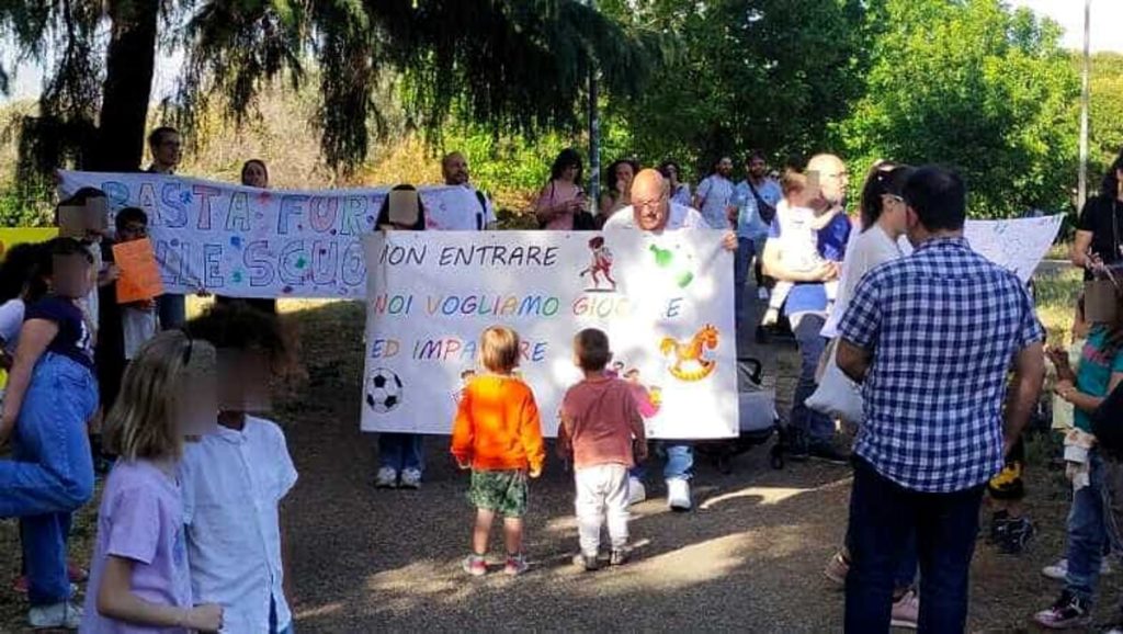 Due scuole e un nido saccheggiati in una notte: rubato il cibo destinato ai bambini