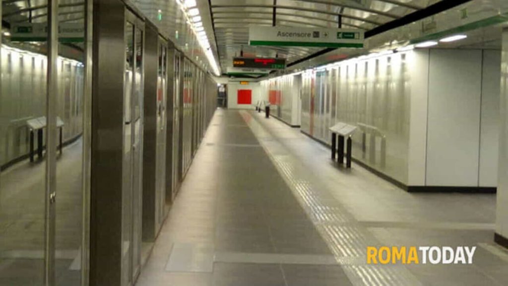 Allarme bomba nella metro C di Roma, artificieri sul posto