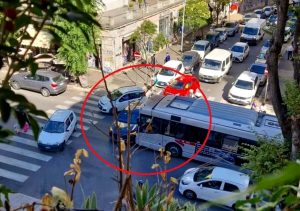 Incidente a Monteverde, scontro tra bus e un'auto: feriti 5 passeggeri