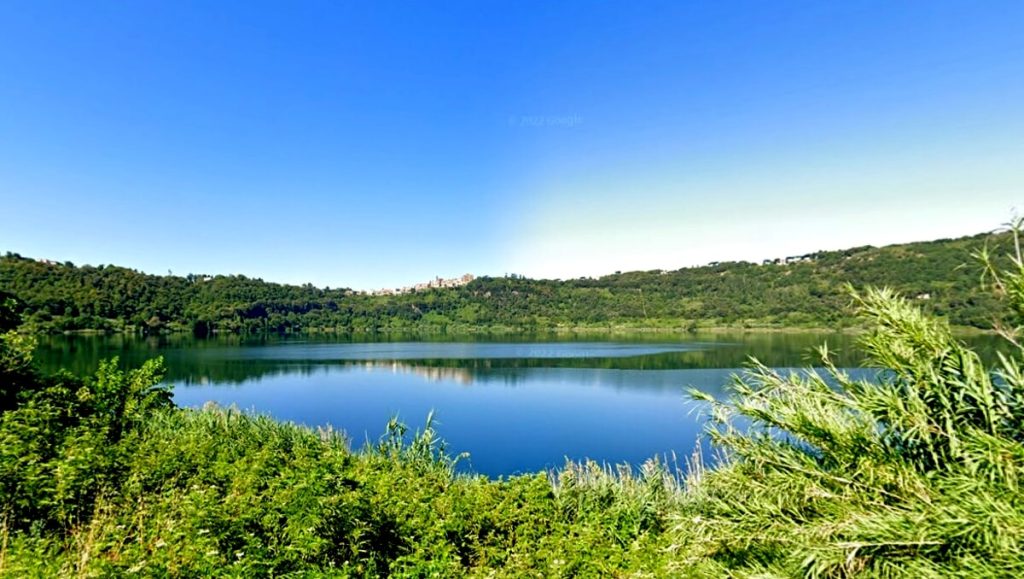 Una donna è stata trovata morta nel lago di Nemi