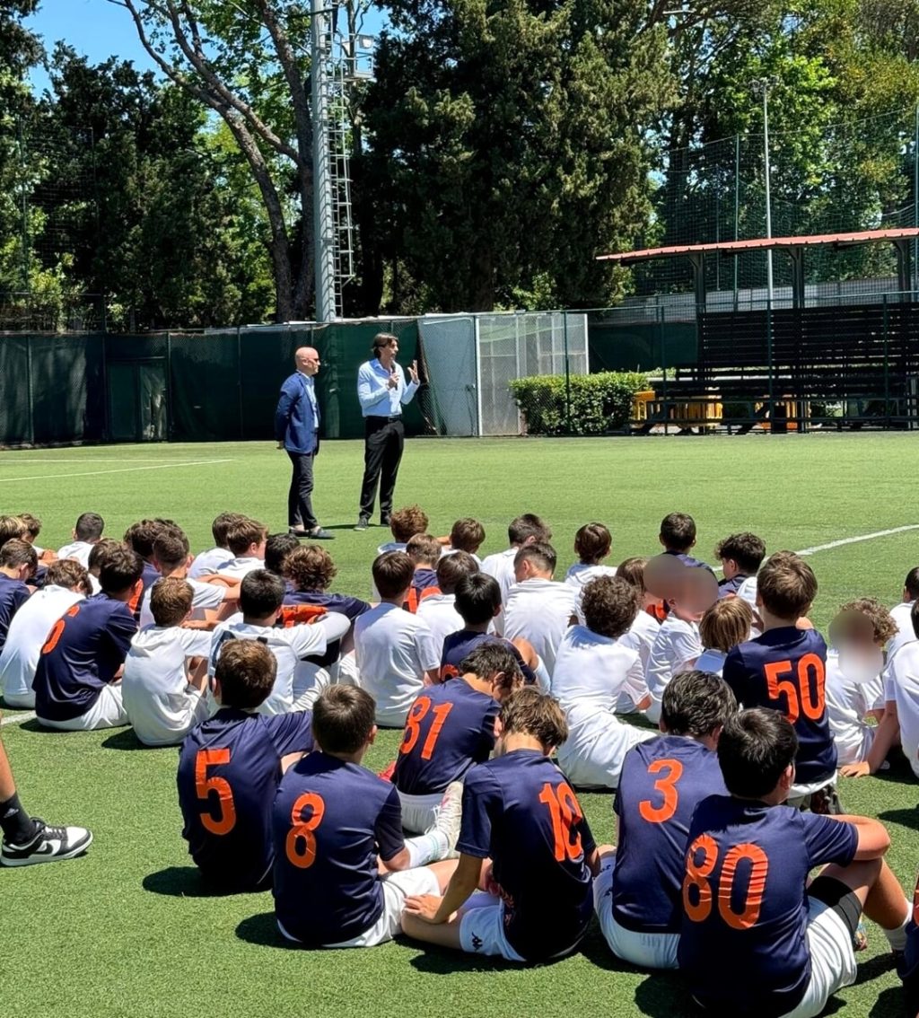 L'Orange Futbolclub riapre 45 giorni dopo lo sgombero. Gestione temporanea al Comune