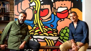 Un’opera di street art sulla cucina romana festeggia i 20 anni di un’osteria verace