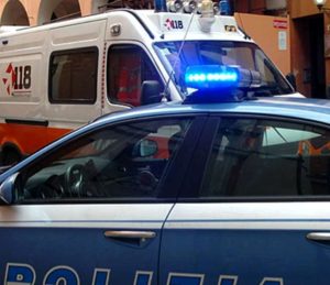 Precipita sul marciapiede dalla finestra del quarto piano, morta una donna