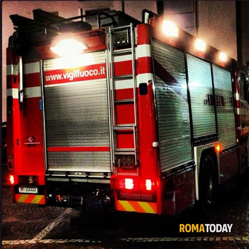 Incendio al Casaletto, fiamme in un appartamento. Nessun ferito