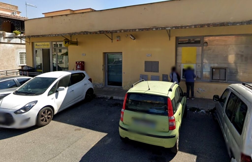Colpo grosso alle Poste, ladri armati entrano in pieno giorno e fuggono con 300 mila euro
