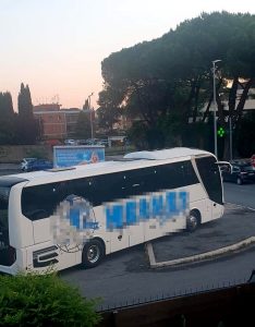 Bus turistici, anche in periferia la convivenza è complicata: il municipio volta le spalle alle proteste