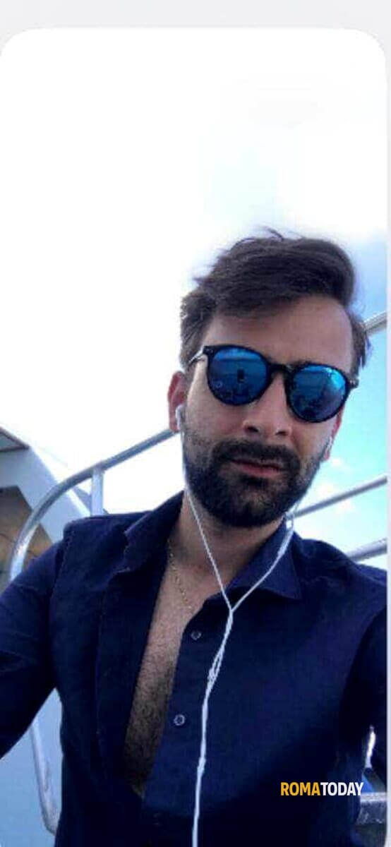 Ferma in auto le rubano la borsa con i ricordi del figlio morto, l'appello: "Era tutto ciò che mi rimaneva di lui"