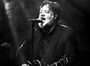 Russell Crowe, concerto "immersivo" al Forum Theatre di Roma