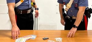 Sull'auto a noleggio con la droga pronta per lo spaccio. Arrestata una 19enne