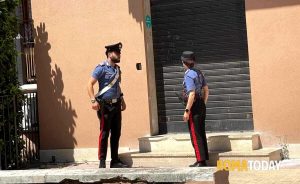 Giallo al Portuense: due saracinesche crivellate di colpi. Gli spari in pieno giorno