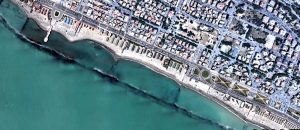 Le spiagge di Ostia svendute ai balneari: quanto pagano di affitto (poco) e quanto guadagnano