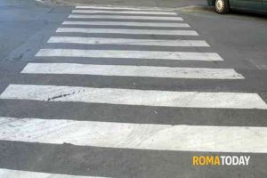 Picchiato dopo aver rischiato di essere investito sulle strisce pedonali, appello della moglie