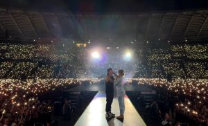 Ultimo diventa papà, sorpresa allo Stadio Olimpico: "La parola famiglia l'ho imparata da voi"