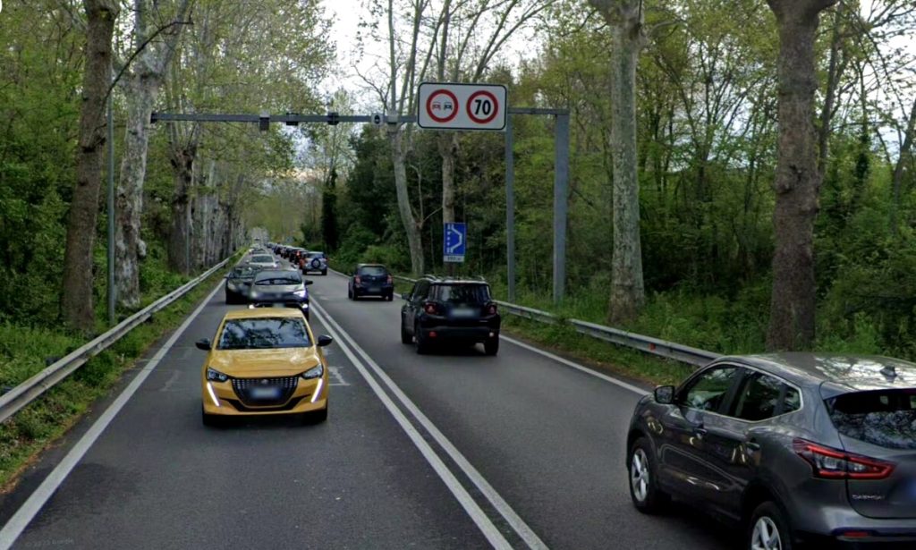 Via del Mare a senso unico alternato: per due giorni possibili rallentamenti
