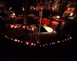 Lumini intorno alla voragine di via Dulceri, l'azione dei residenti: "A quando la riparazione?"