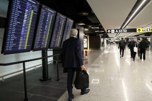 Guasti informatici e aeroporti in tilt, anche a Fiumicino voli ritardati e cancellati