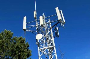 Una nuova antenna di telefonia nel cuore di San Saba, protestano i residenti