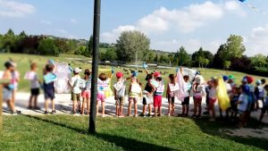 Mille euro a bambino, stipendi da fame per i lavoratori. Centri estivi tra business e speculazione