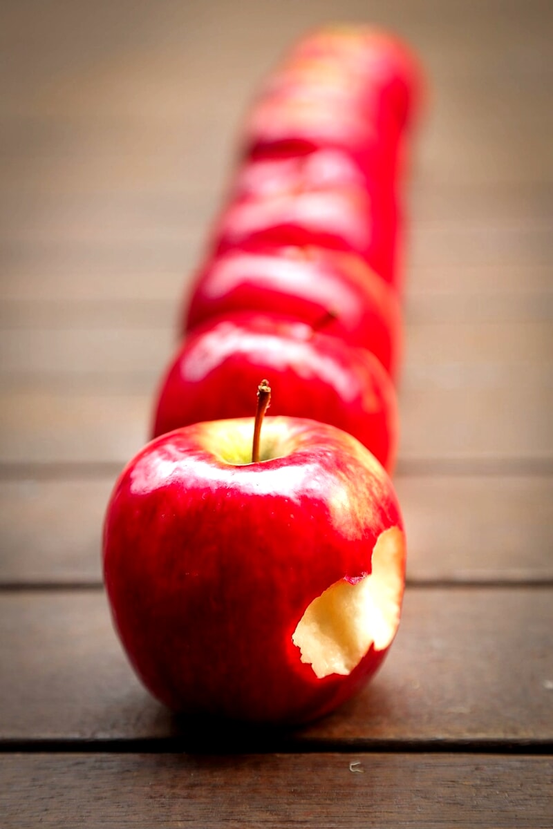 Buccia della frutta, quando fa bene mangiarla (e quando no)