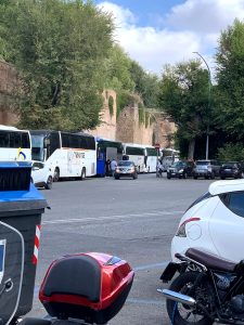 Bus turistici via dalle Mura Aureliane: i residenti annunciano la mobilitazione