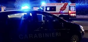 Donna reagisce al rapinatore sotto casa ma viene sbattuta in terra e rimane ferita
