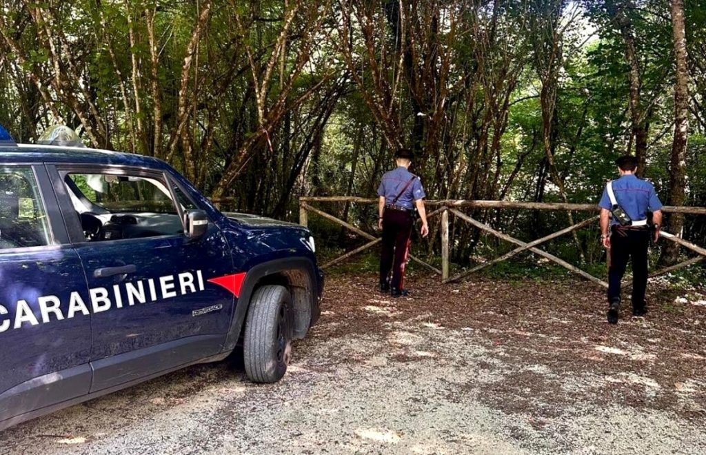 Sequestrato e picchiato dai pusher, poi gli spari. La vittima scappa e chiede aiuto