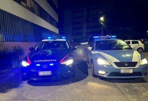 Una donna è stata sfregiata al volto dal suo stalker mentre passeggiava in strada