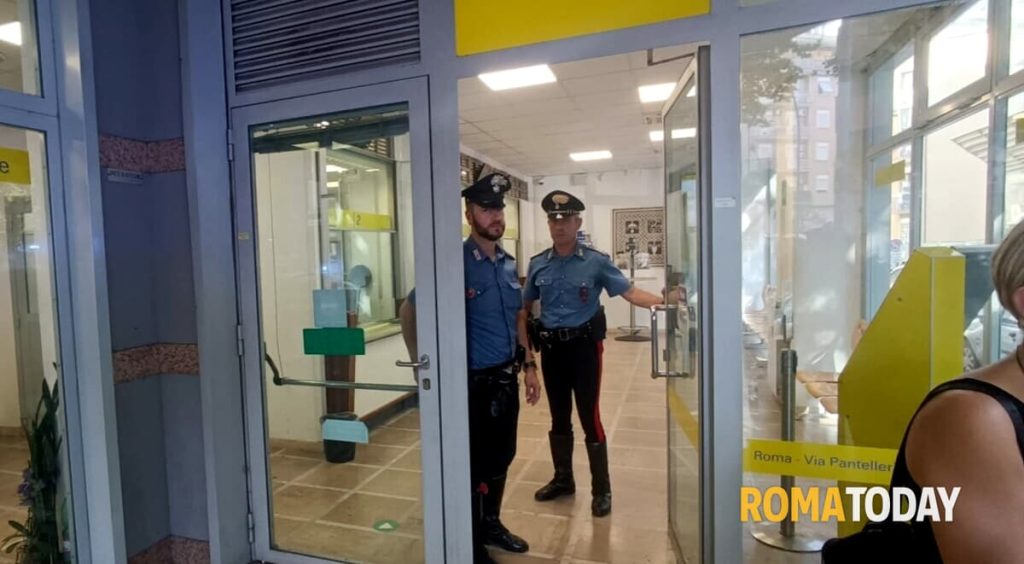 "C'è un uomo armato nelle Poste": scatta l'allarme. Bloccato dai carabinieri