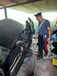 La centrale dove venivano smontate le auto rubate a Roma