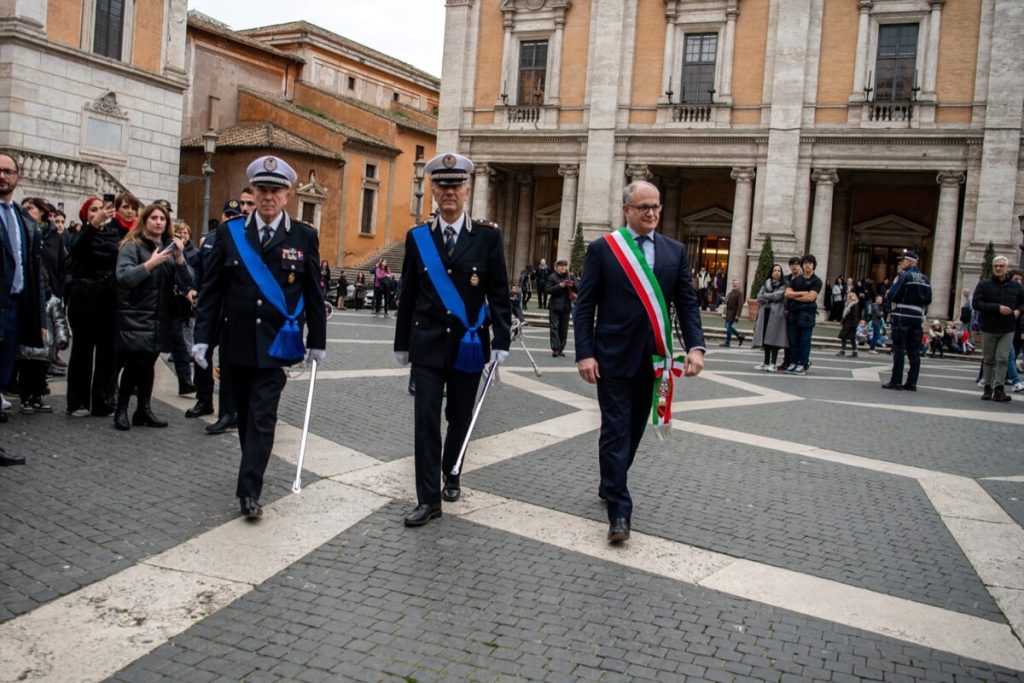 Gualtieri: “I vigili non possono fare arresti”. Insorgono i sindacati: “Non siamo come Cicalone”