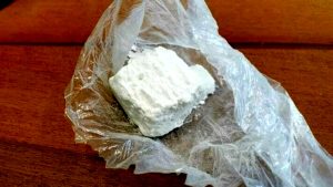 L'insospettabile corriere: diplomatico consegnava droga con l'auto targata CD