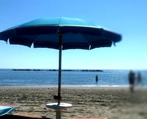 Tragedia a Campomarino: turista romana accusa un malore e muore 