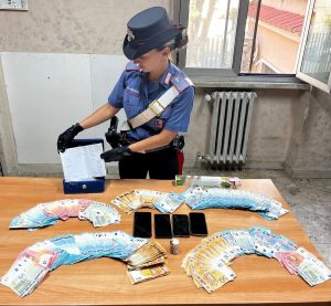 Roma, blitz anti spaccio: 11 arresti in poche ore. Droga nascosta anche nella casetta della posta
