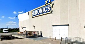 “Licenziati in tronco via whatsapp”. La denuncia dei lavoratori della rete Euronics