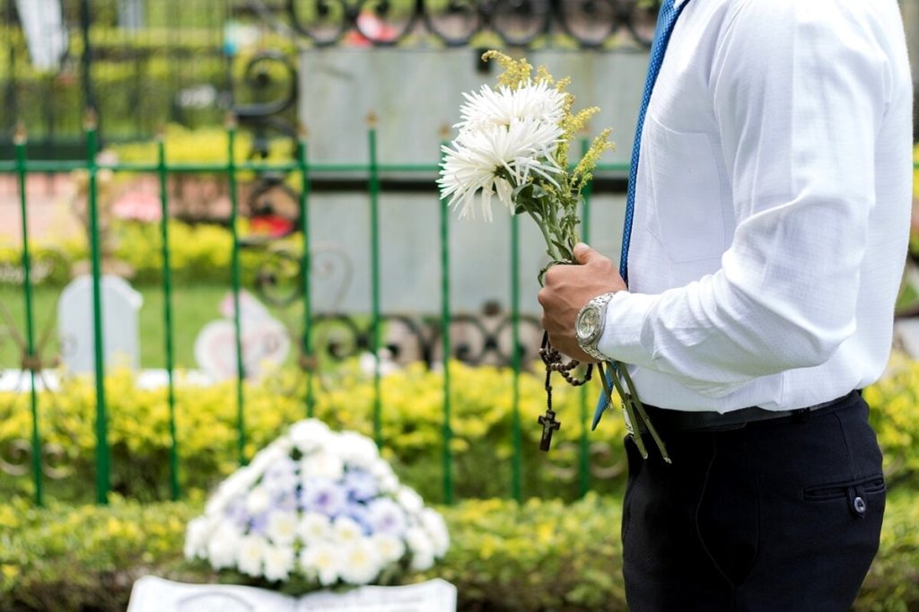 Attese eterne per cremare i propri cari a Roma. E Ama invita le famiglie a farlo fuori città