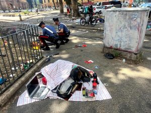 Porta Maggiore, mercatino illegale nelle aree verdi: intervengono i carabinieri