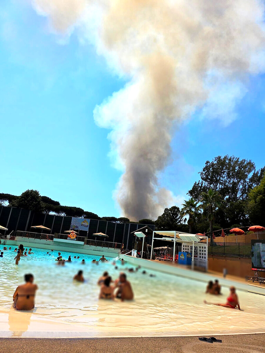 Roma, incendi in serie: da est a ovest bruciano sterpaglie