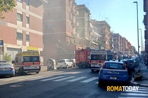 Incendio a Centocelle, scoppia rogo nell'appartamento e in 5 scappano dalla finestra