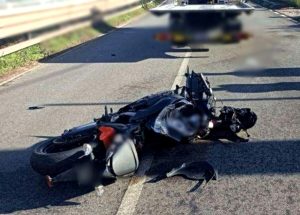 Luca e Ngoc morti in moto sull'Olimpica. Si indaga per ricostruire la carambola fatale