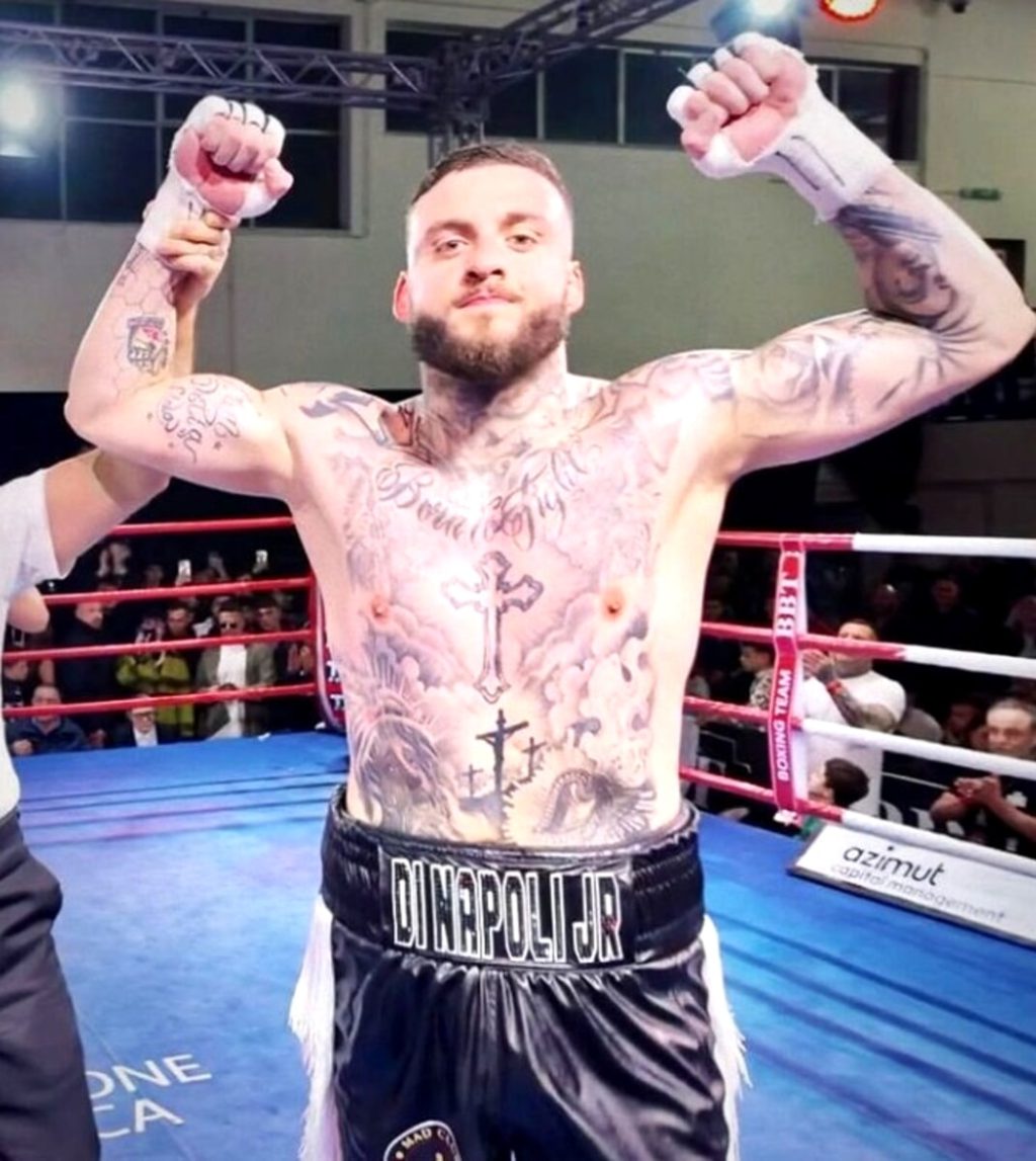 Ferito a colpi di pistola il pugile Kevin Di Napoli. Gravissimo l'uomo che era con lui