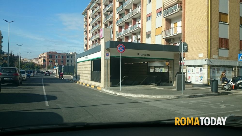 Pigneto: minacciato all'uscita della metro e costretto ad andare al bancomat col rapinatore