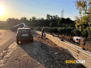 Morto per 3 mila euro di rame rubato. Caccia ai complici che lo hanno abbandonato dopo lo schianto