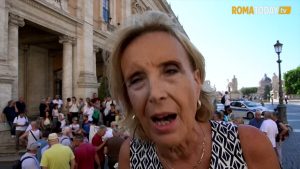 VIDEO | Pochi fondi e lunghe liste d’attesa: la rabbia dei disabili e delle loro famiglie arriva in Campidoglio