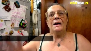 VIDEO | Lavori eseguiti male, tornano le infiltrazioni dalla fogna: “Rischiamo di crollare come Scampia”